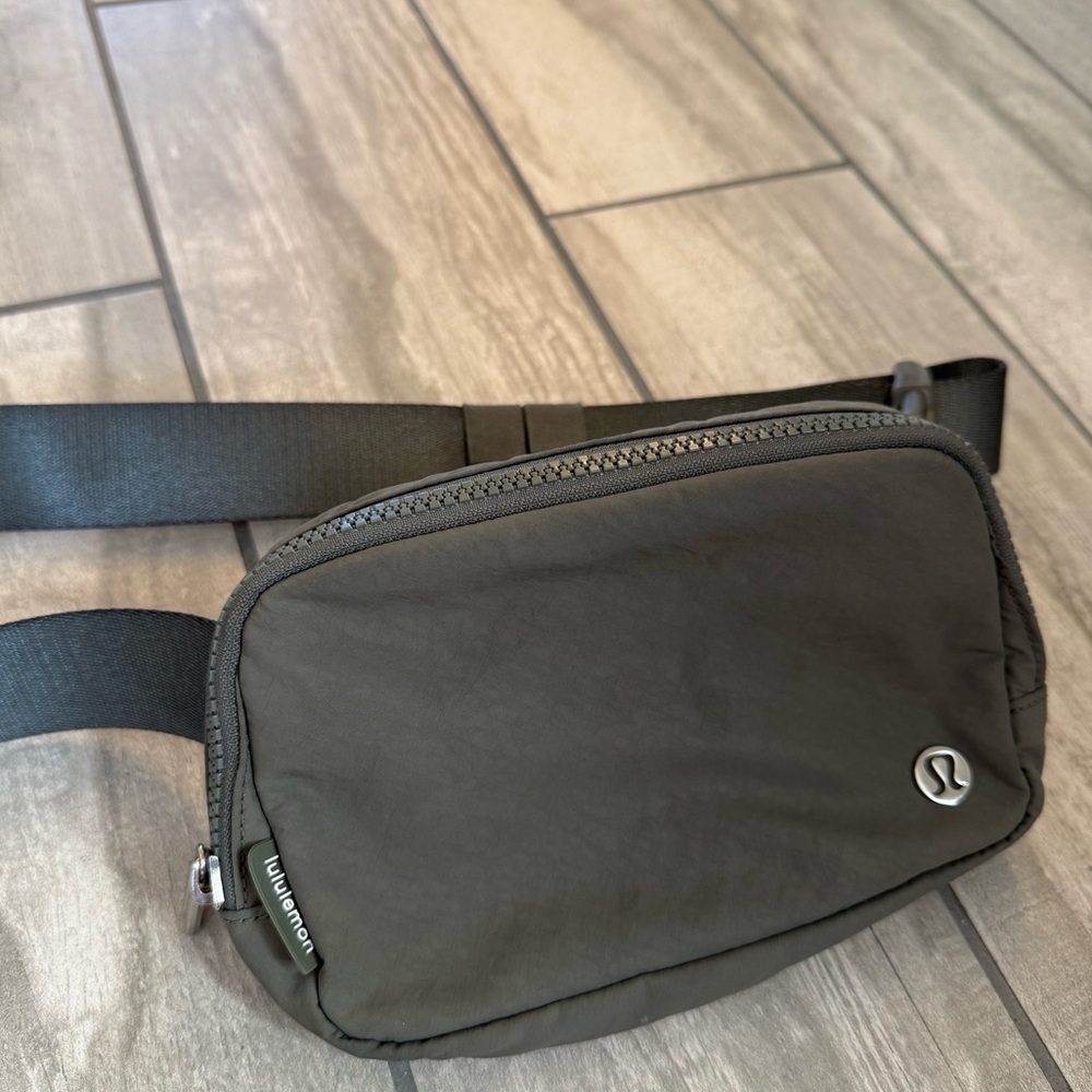 Lululemon Everywhere Belt Bag